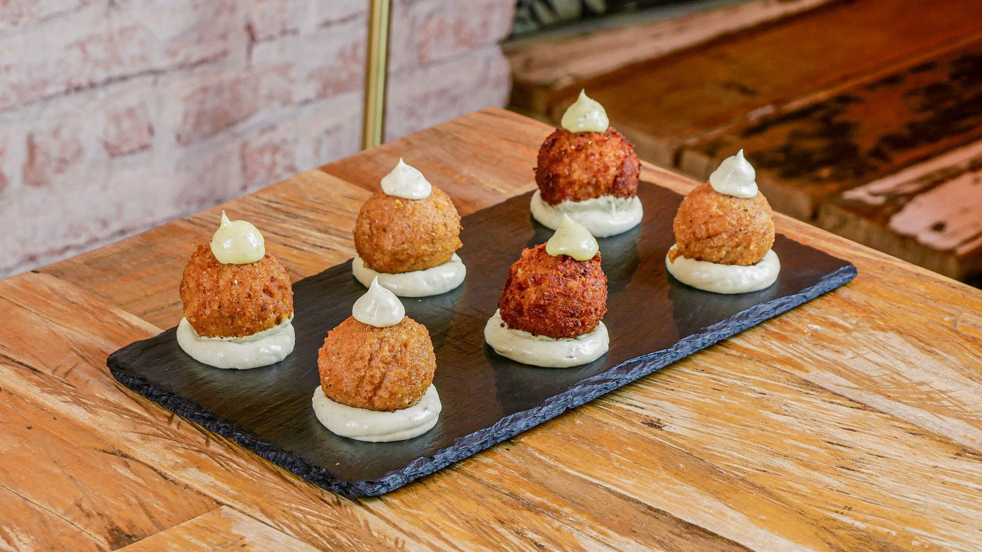 Arancini de pesto rosso en el restaurante Selva Negra Tomares Sevilla