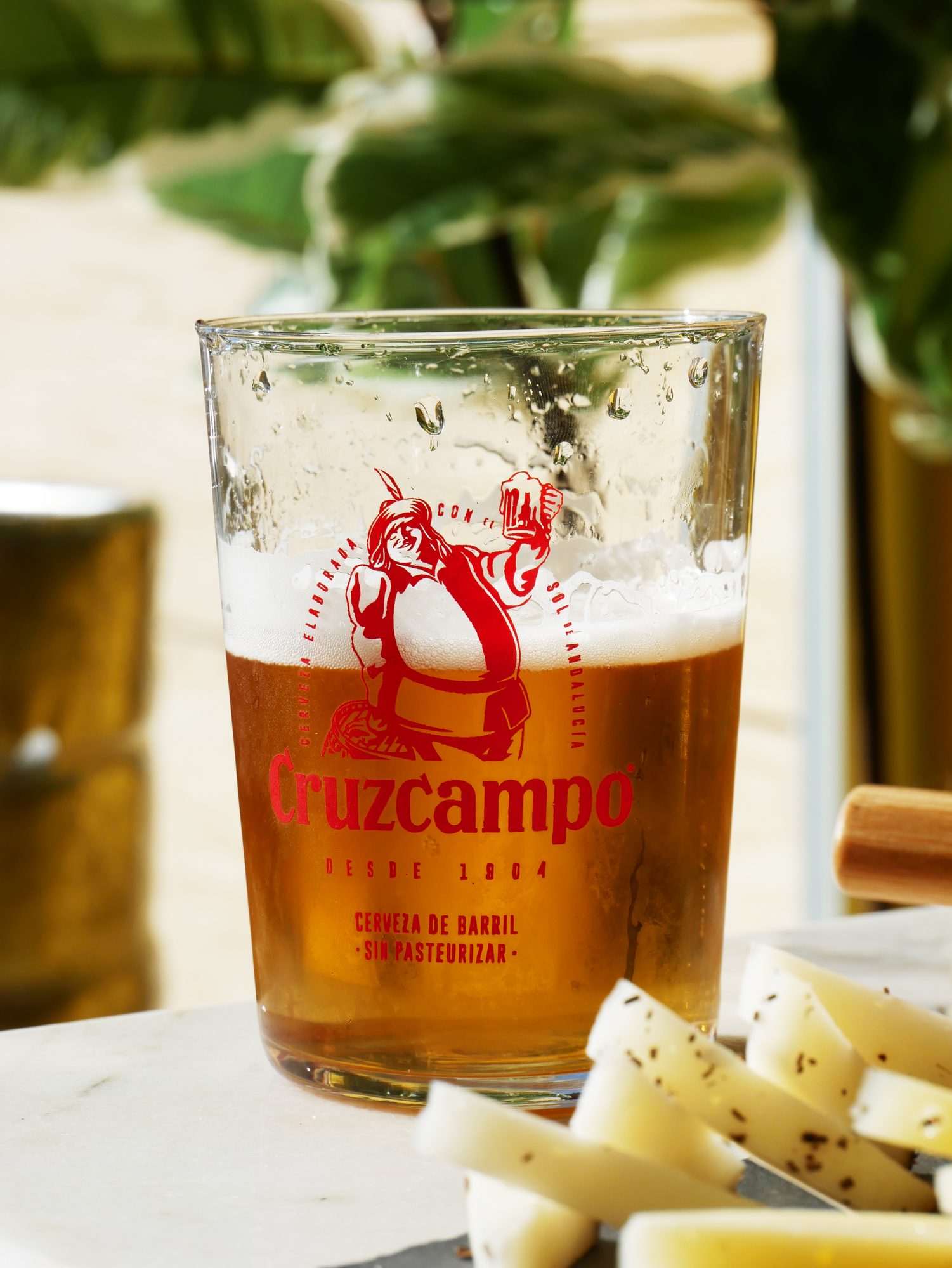 Cerveza Cruzcampo en el restaurante Selva Negra Tomares Sevilla